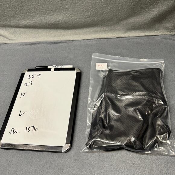 Spanx Leggings Womens Large Faux Leather Black Reptile Print 27" Inseam - Picture 11 of 11